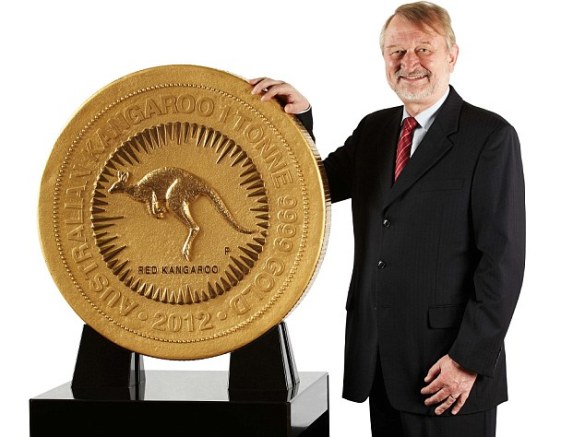 Perth Mint creates world's biggest, heaviest and most valuable gold bullion coin, Australia - 25 Oct 2011